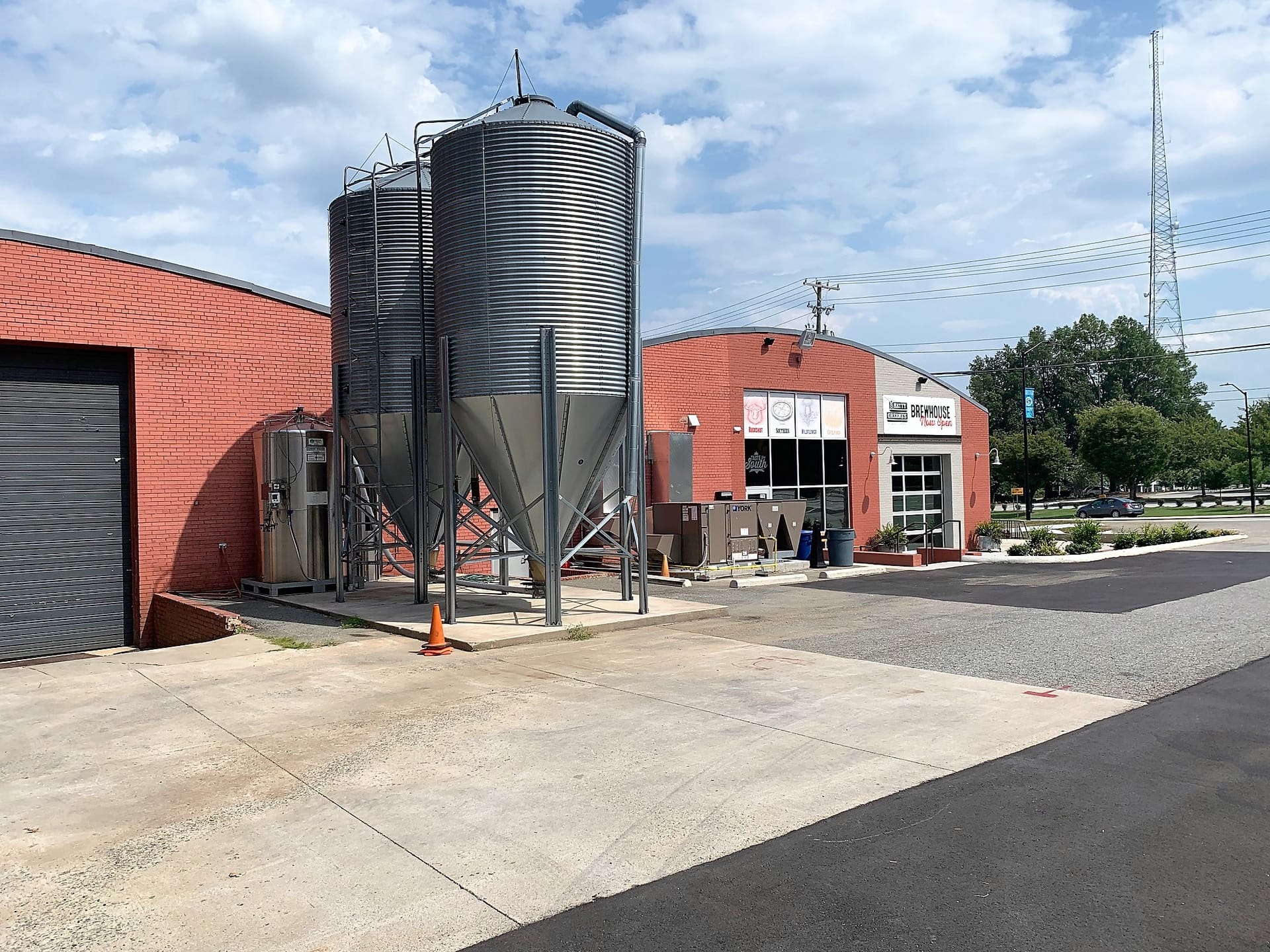 Natty Greene's Brewhouse West Gate gallery image 6